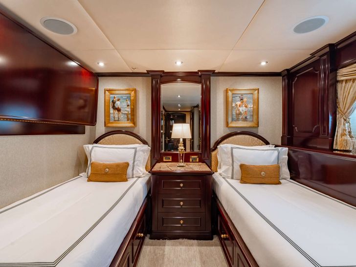 MISS CHRISTINE Trinity 157 - twin cabin MISS CHRISTINE Trinity 157 - twin cabin