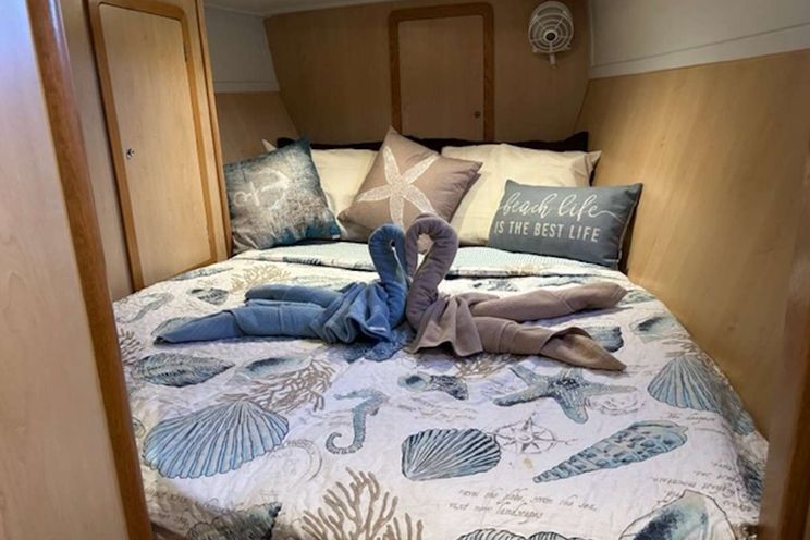 Charter Yacht MANNA - Royal Cape 53 - 4 Cabins - Tortola - Anegada - Virgin Gorda - BVI - Caribbean