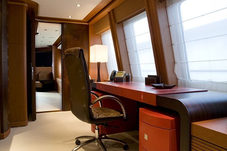 Charter Yacht SIROCCO - Heesen 47m - 6 Cabins - Cannes - Monaco - Naples - Sardinia