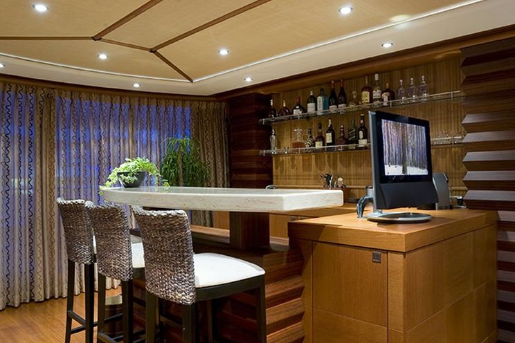 Charter Yacht SIROCCO - Heesen 47m - 6 Cabins - Cannes - Monaco - Naples - Sardinia