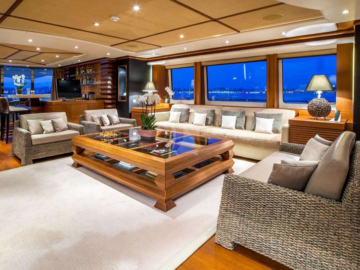 SIROCCO Heesen 47m Saloon SIROCCO Heesen 47m Saloon