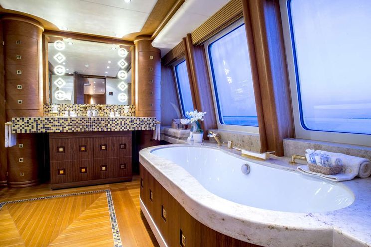 Charter Yacht SIROCCO - Heesen 47m - 6 Cabins - Cannes - Monaco - Naples - Sardinia