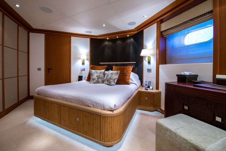 Charter Yacht SIROCCO - Heesen 47m - 6 Cabins - Cannes - Monaco - Naples - Sardinia