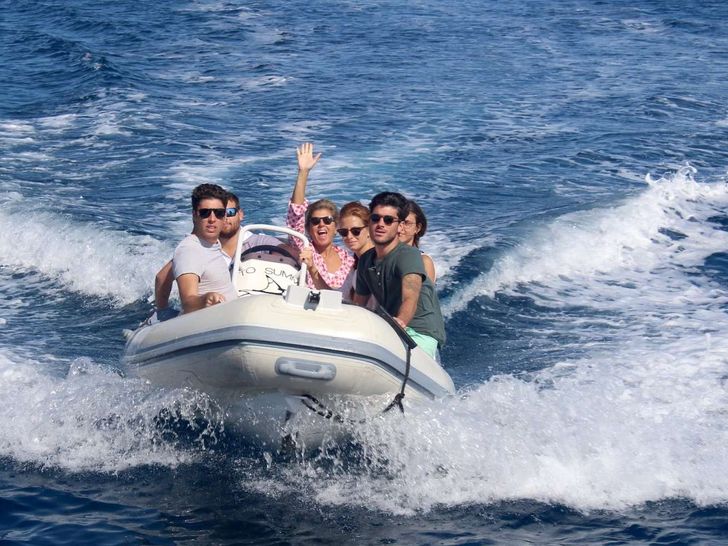 SUMMERTIME Lagoon 52 - tender SUMMERTIME Lagoon 52 - tender