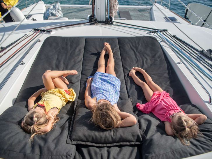 SEAHOME Lagoon 620 - flybridge bronzing area SEAHOME Lagoon 620 - flybridge bronzing area