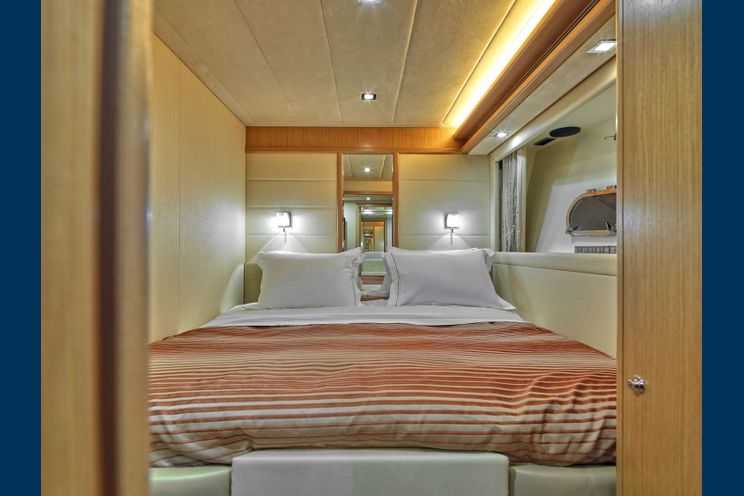 Charter Yacht JULIE M - Ferretti 830 - 4 Cabins - Athens - Mykonos - Paros