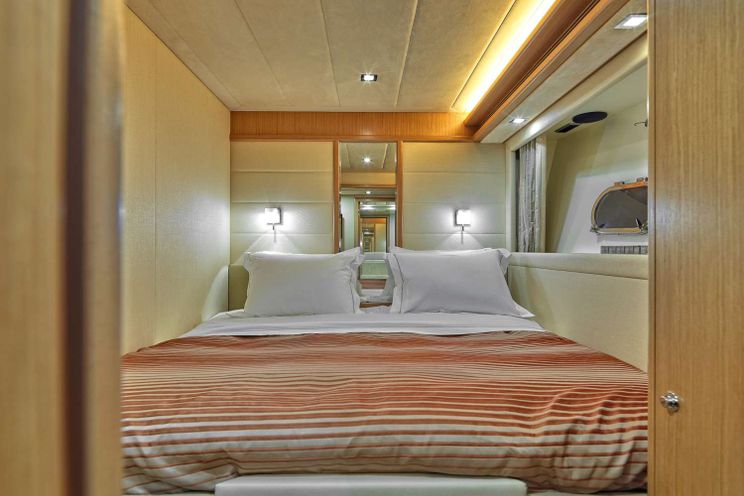 Charter Yacht JULIE M - Ferretti 830 - 4 Cabins - Athens - Mykonos - Paros