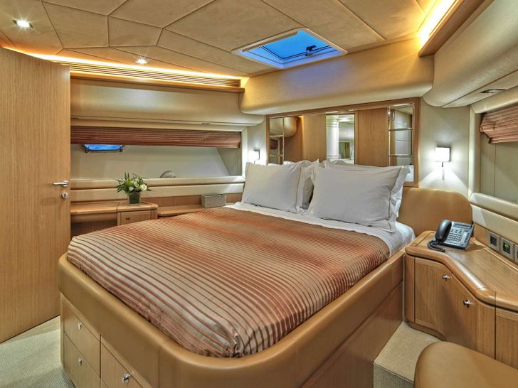 JULIE M - VIP Cabin JULIE M - VIP Cabin