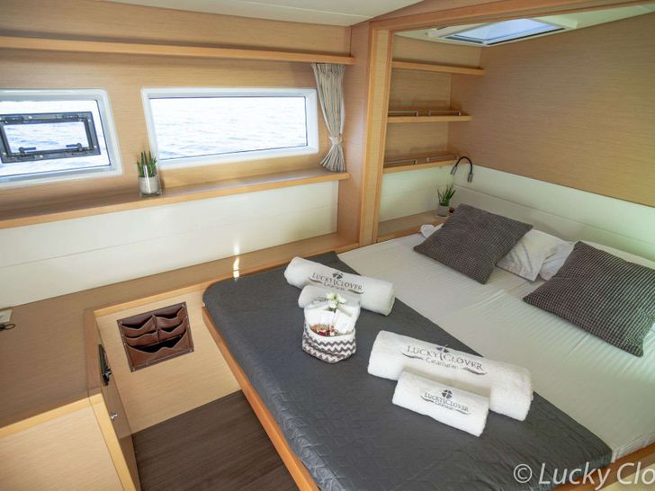 LUCKY CLOVER Lagoon 52 - master cabin LUCKY CLOVER Lagoon 52 - master cabin