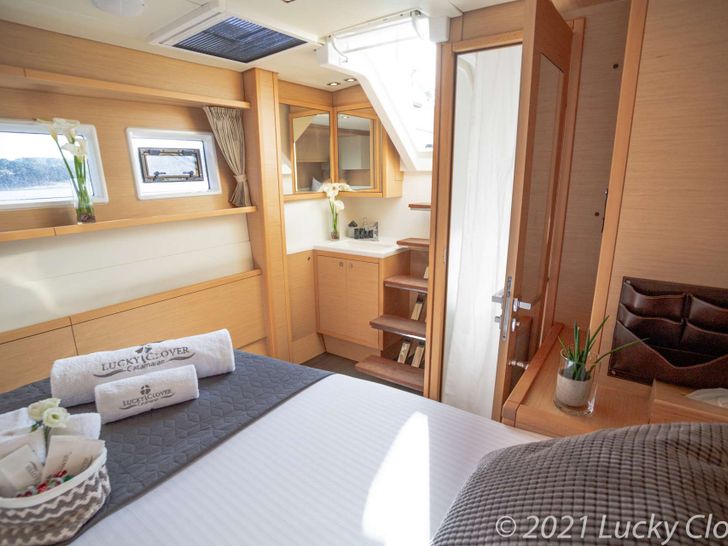 LUCKY CLOVER Lagoon 52 - master cabin LUCKY CLOVER Lagoon 52 - master cabin