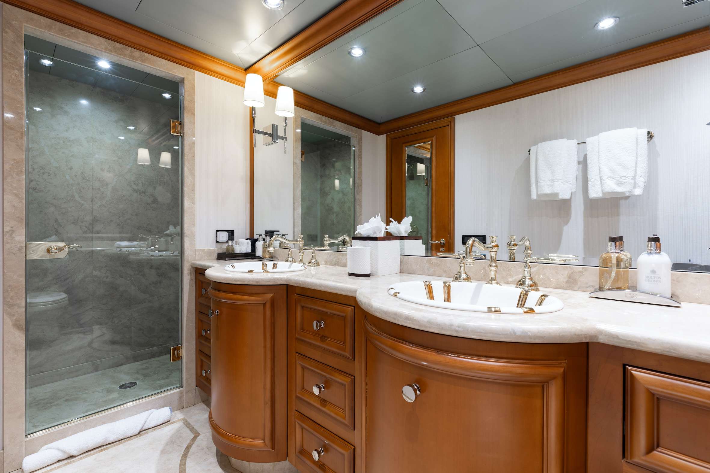 Charter Yacht M3 - Intermarine Savannah 147 - 5 Cabins - Nassau - Exumas - Bahamas