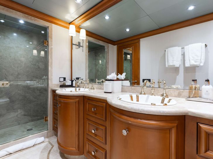 M3 Intermarine Savannah 147 - VIP cabin 2 bathroom M3 Intermarine Savannah 147 - VIP cabin 2 bathroom