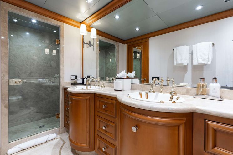 Charter Yacht M3 - Intermarine Savannah 147 - 5 Cabins - Nassau - Exumas - Bahamas