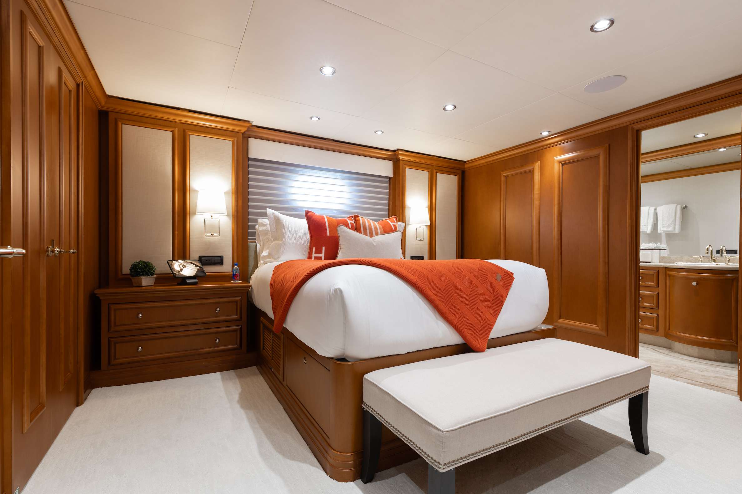 Charter Yacht M3 - Intermarine Savannah 147 - 5 Cabins - Nassau - Exumas - Bahamas