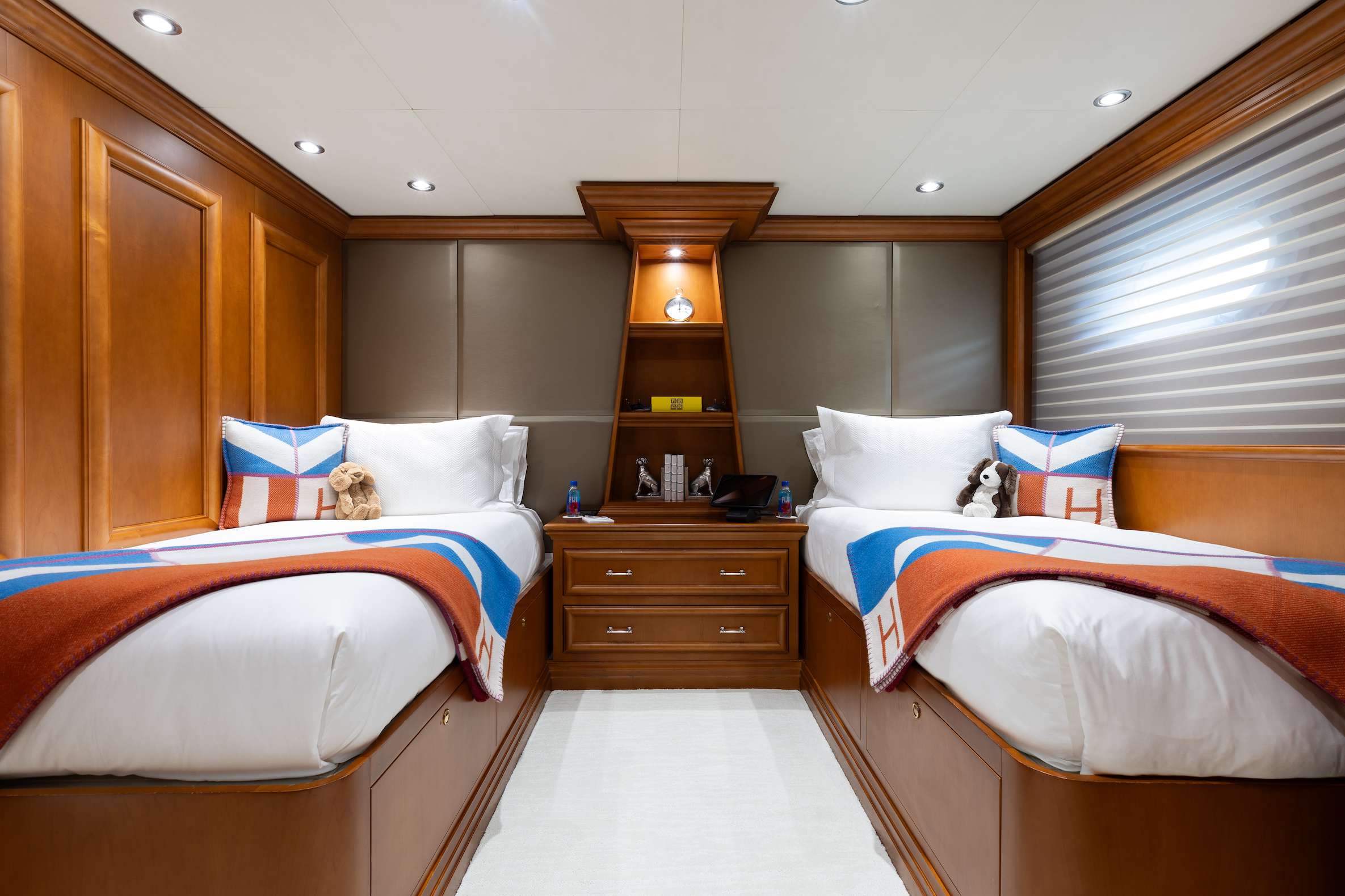 Charter Yacht M3 - Intermarine Savannah 147 - 5 Cabins - Nassau - Exumas - Bahamas