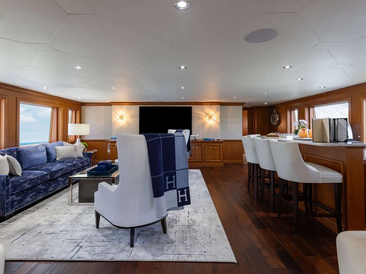 M3 Intermarine Savannah 147 - sky deck bar lounge M3 Intermarine Savannah 147 - sky deck bar lounge