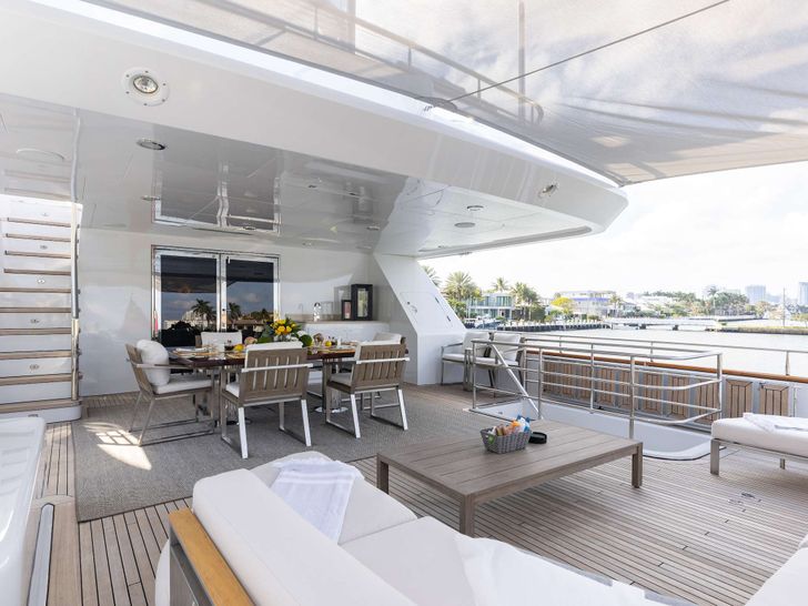 M3 Intermarine Savannah 147 - sky deck aft alfresco dining area M3 Intermarine Savannah 147 - sky deck aft alfresco dining area