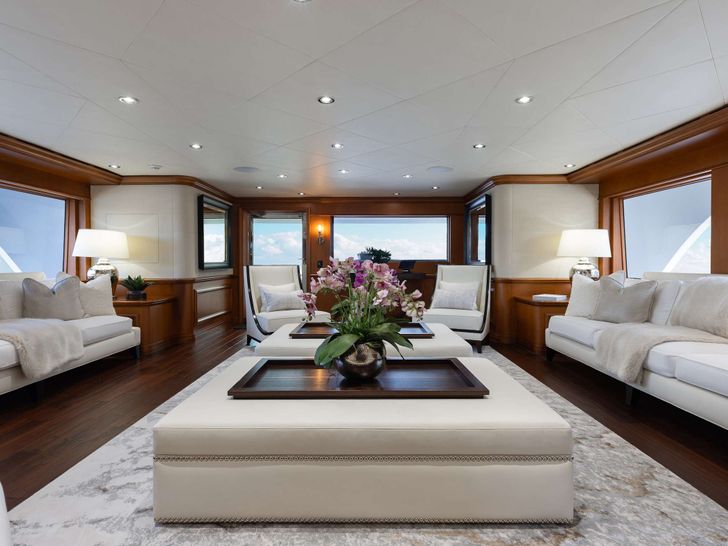 M3 Intermarine Savannah 147 - main saloon lounge M3 Intermarine Savannah 147 - main saloon lounge