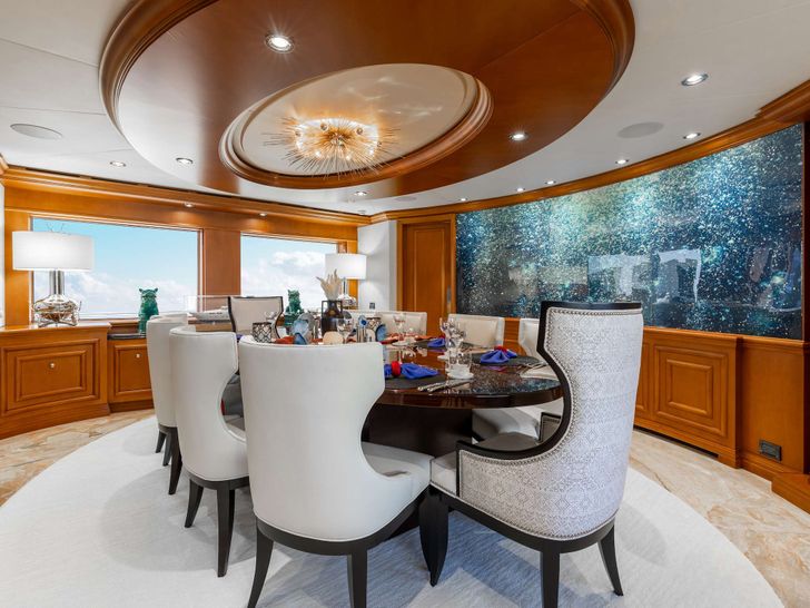 M3 Intermarine Savannah 147 - main dining area M3 Intermarine Savannah 147 - main dining area