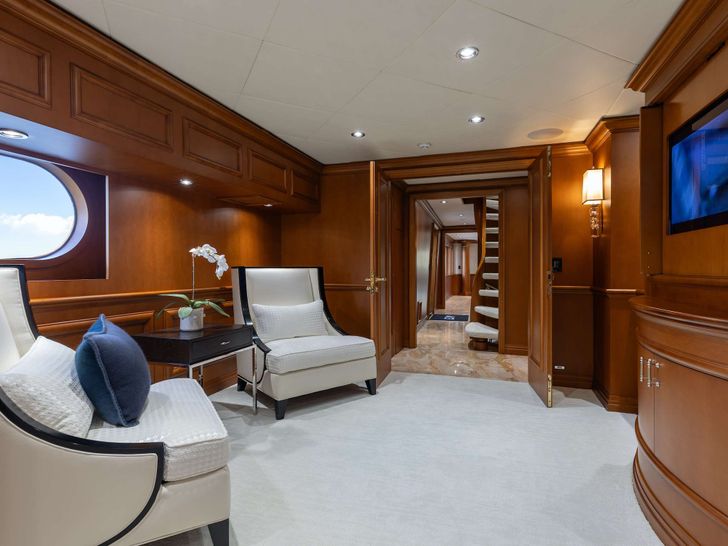 M3 Intermarine Savannah 147 - master cabin lounge M3 Intermarine Savannah 147 - master cabin lounge
