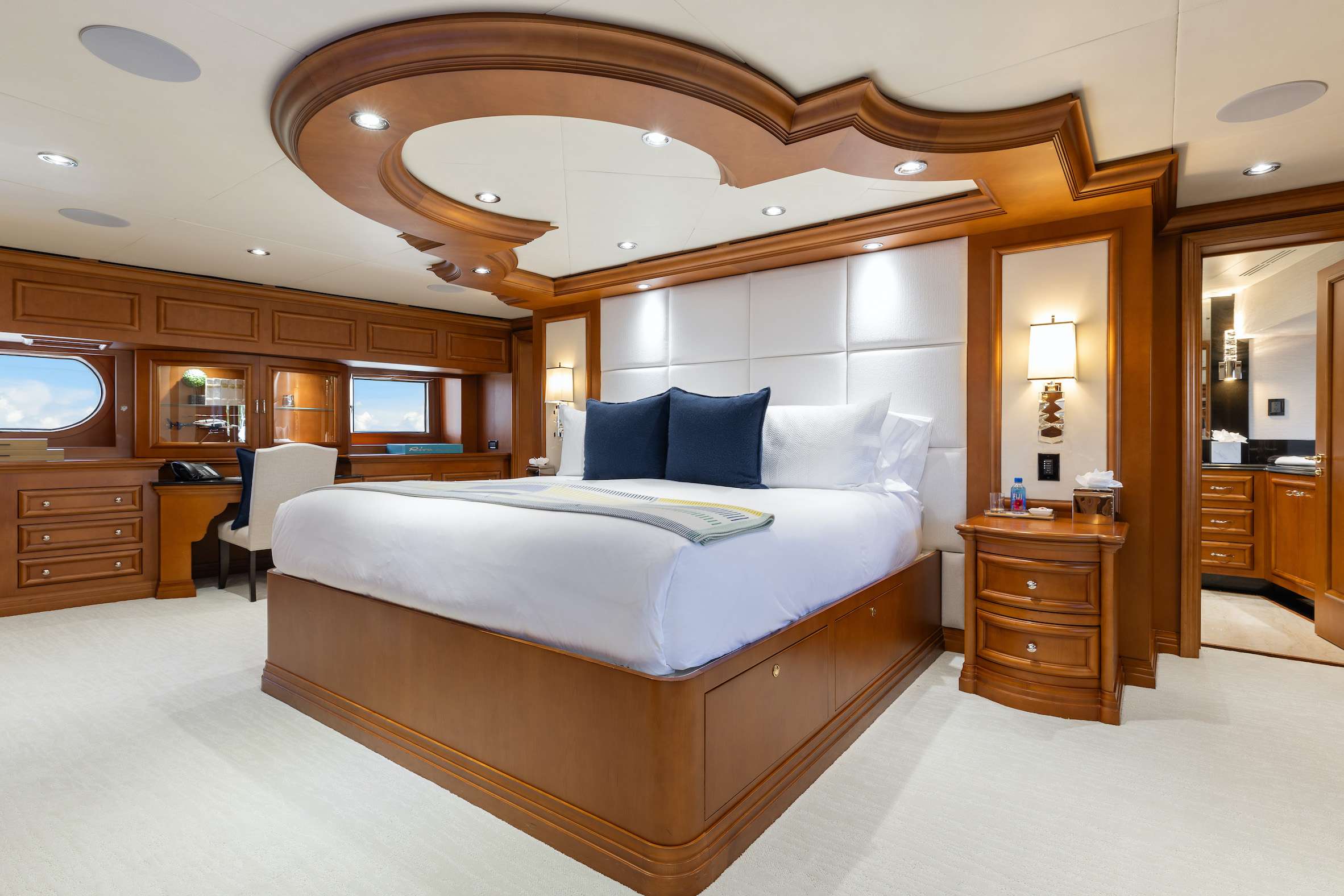 Charter Yacht M3 - Intermarine Savannah 147 - 5 Cabins - Nassau - Exumas - Bahamas