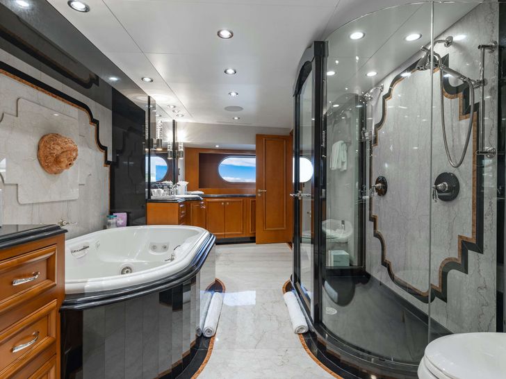 M3 Intermarine Savannah 147 - master cabin bathroom M3 Intermarine Savannah 147 - master cabin bathroom