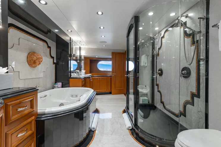 Charter Yacht M3 - Intermarine Savannah 147 - 5 Cabins - Nassau - Exumas - Bahamas