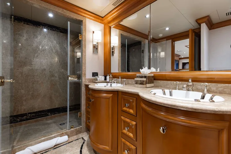 Charter Yacht M3 - Intermarine Savannah 147 - 5 Cabins - Nassau - Exumas - Bahamas