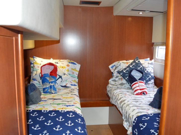THE ANNEX - Leopard 58 - twin cabin,can be made into queen THE ANNEX - Leopard 58 - twin cabin,can be made into queen