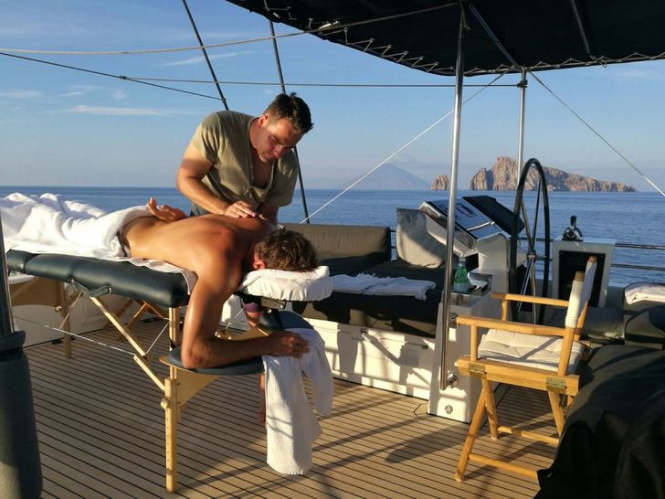 KASKAZI FOUR - Lagoon 620,massage KASKAZI FOUR - Lagoon 620,massage