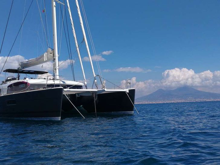 KASKAZI FOUR - Lagoon 620,bow view with waterline KASKAZI FOUR - Lagoon 620,bow view with waterline