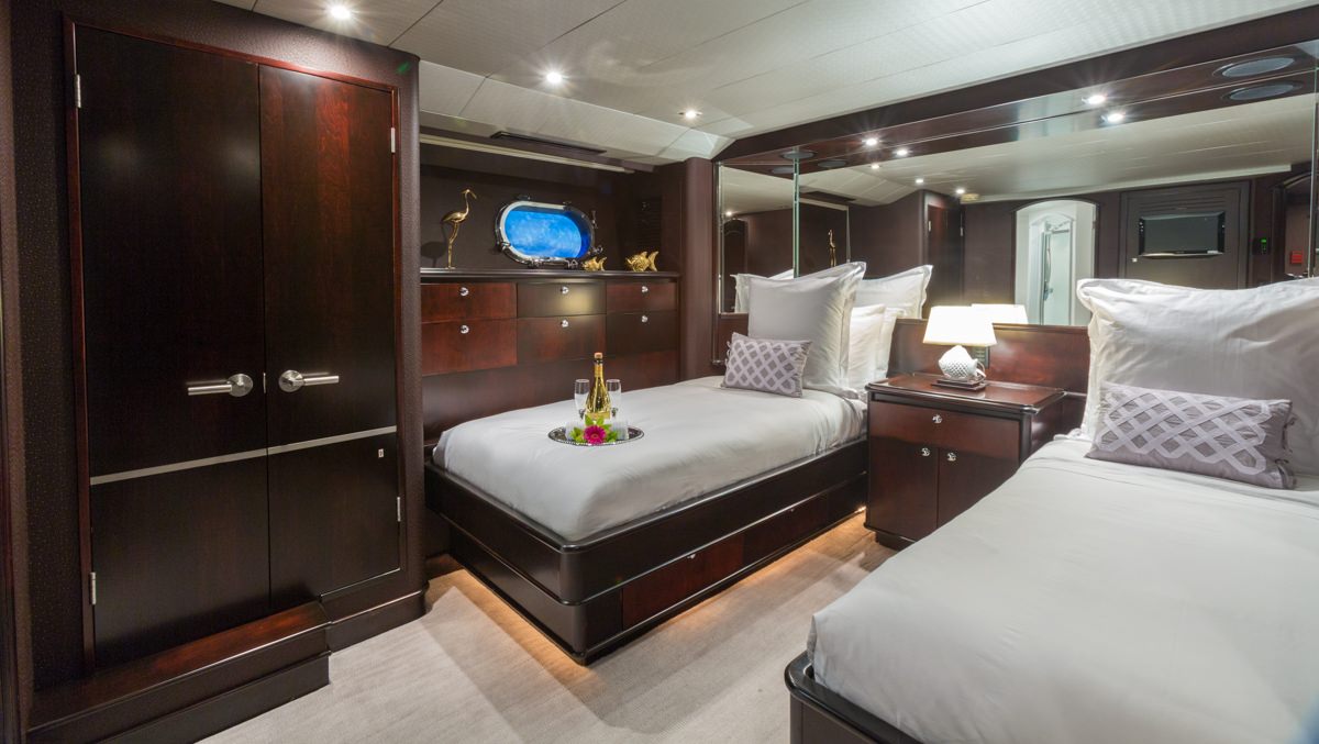 Charter Yacht UNBRIDLED - Crescent 115 - 4 Cabins - Nassau - Exumas - Staniel Cay - Bahamas