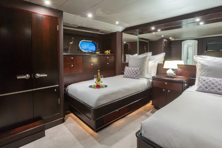 Charter Yacht UNBRIDLED - Crescent 115 - 4 Cabins - Nassau - Exumas - Staniel Cay - Bahamas