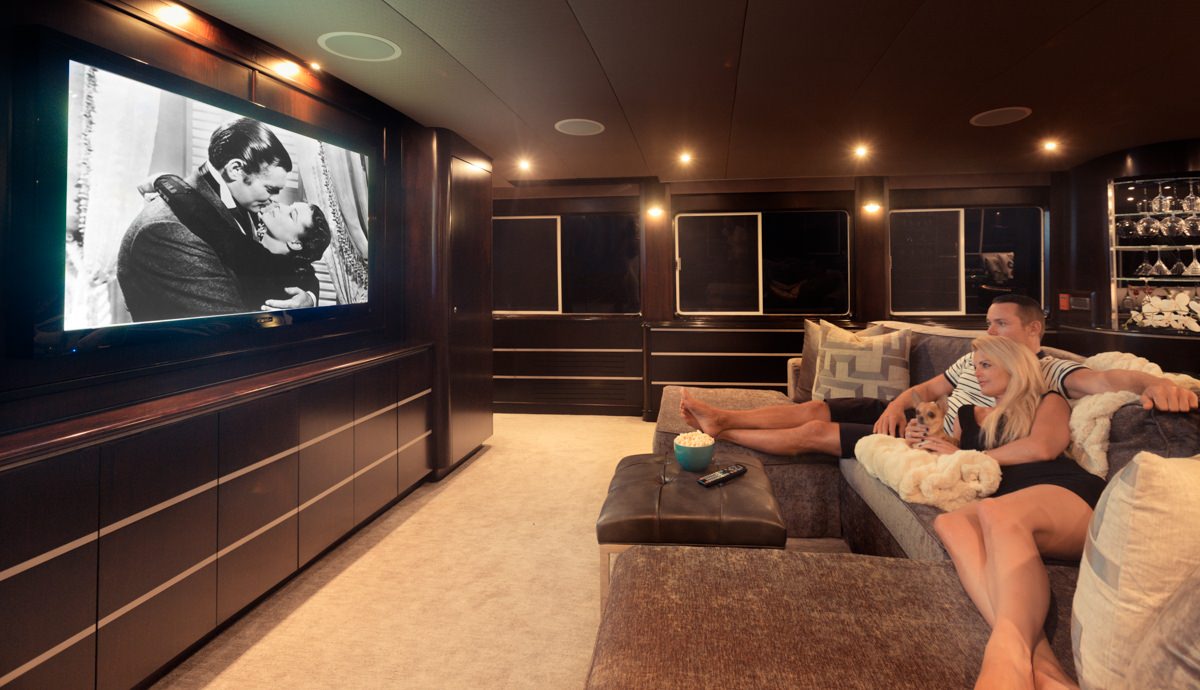 Charter Yacht UNBRIDLED - Crescent 115 - 4 Cabins - Nassau - Exumas - Staniel Cay - Bahamas