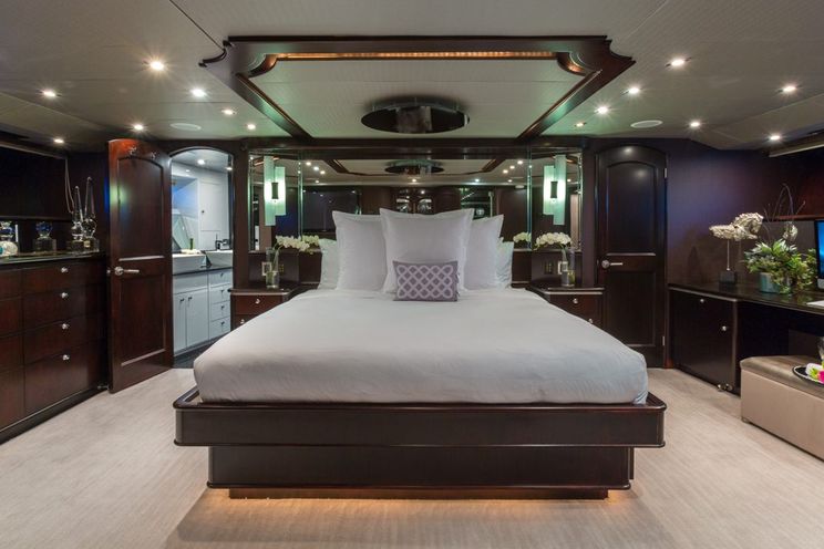 Charter Yacht UNBRIDLED - Crescent 115 - 4 Cabins - Nassau - Exumas - Staniel Cay - Bahamas