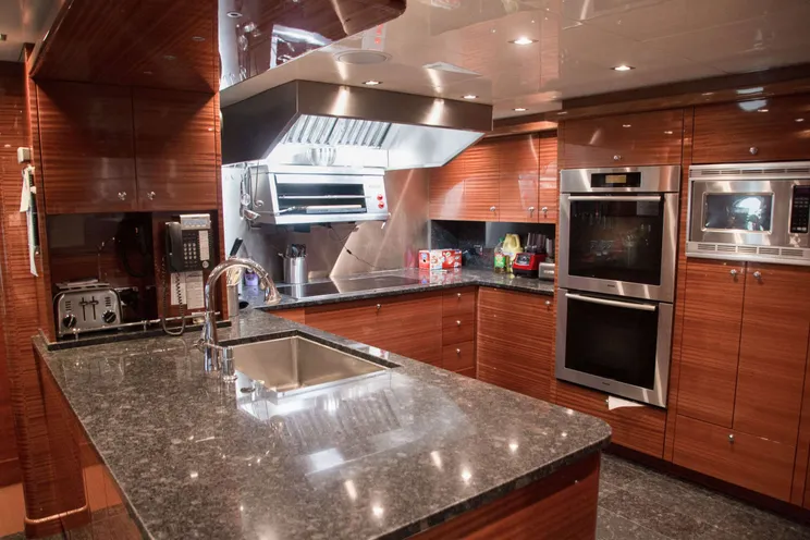 Charter Yacht ASPEN ALTERNATIVE - Trinity Yachts 164 - 5 Cabins - Bahamas - Nassau - Alaska - Costa Rica