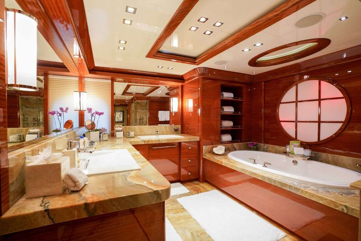 Charter Yacht ASPEN ALTERNATIVE - Trinity Yachts 164 - 5 Cabins - Bahamas - Nassau - Alaska - Costa Rica