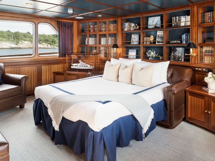 LADY VICTORIA Feadship 120 - master cabin