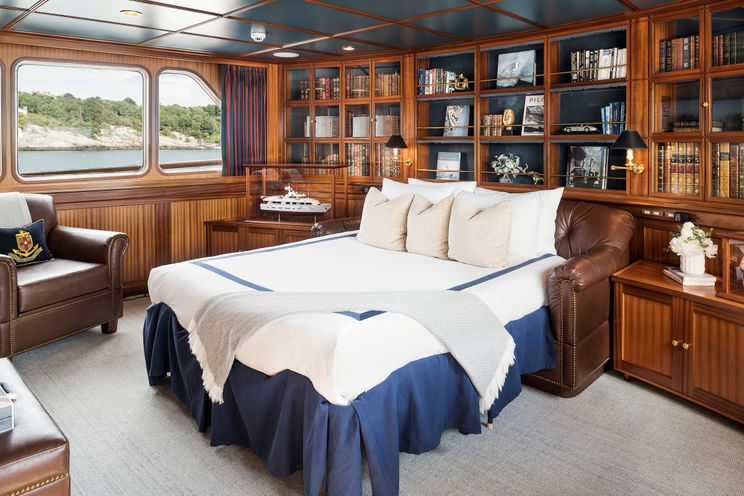 Charter Yacht LADY VICTORIA - Feadship 120 - 4 Cabins - Nassau - Exumas - Bahamas