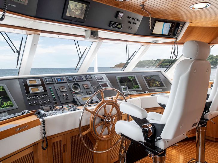LADY VICTORIA Feadship 120 - cockpit LADY VICTORIA Feadship 120 - cockpit