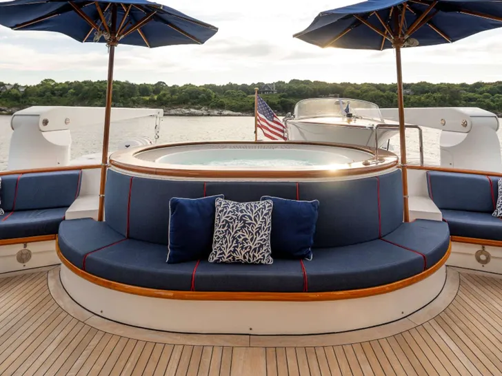 LADY VICTORIA Feadship 120 - jacuzzi LADY VICTORIA Feadship 120 - jacuzzi