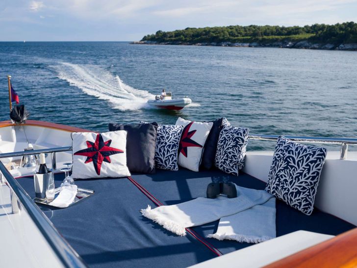 LADY VICTORIA Feadship 120 - foredeck bronzing area LADY VICTORIA Feadship 120 - foredeck bronzing area