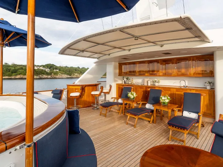 LADY VICTORIA Feadship 120 - sky deck minibar,jacuzzi,and seating area LADY VICTORIA Feadship 120 - sky deck minibar,jacuzzi,and seating area