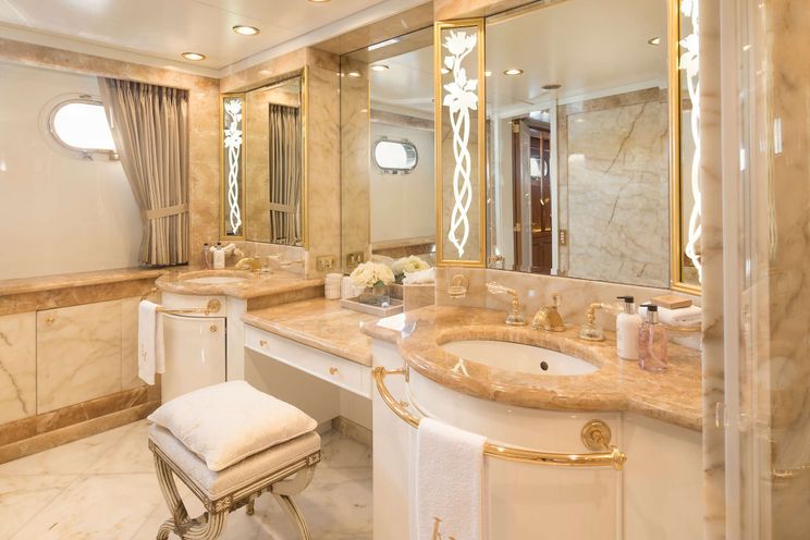 Charter Yacht LADY VICTORIA - Feadship 120 - 4 Cabins - Nassau - Exumas - Bahamas