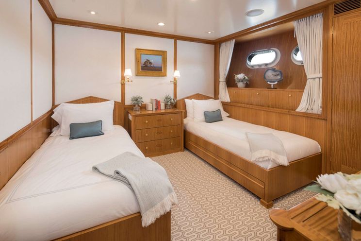 Charter Yacht LADY VICTORIA - Feadship 120 - 4 Cabins - Nassau - Exumas - Bahamas