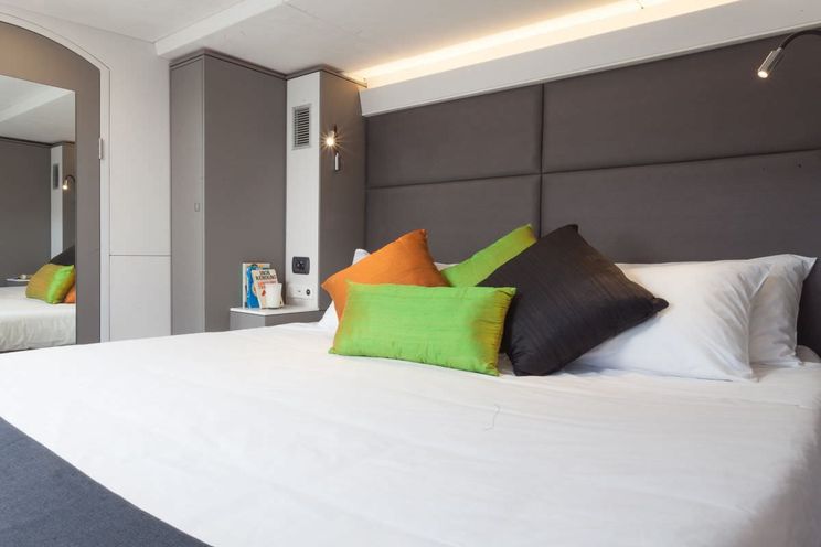 Charter Yacht OUT OF OFFICE - Voyage 65 - 5 Cabins - Tortola - Anegada - Virgin Gorda - BVI - Caribbean