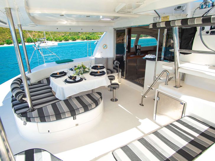 Huge shaded aft cockpit lounge.