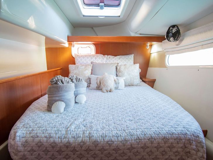 Queen Cabin