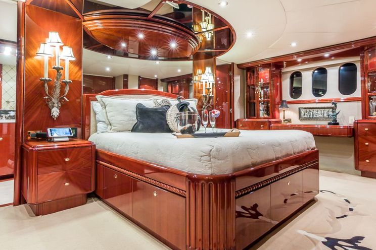 Charter Yacht CEDAR ISLAND - Lazarra 106 - 4 Cabins - Newport - Rhode Island - Long Island Sound - Nassau - Staniel Cay - Exumas