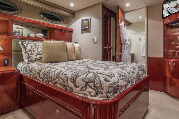 Charter Yacht CEDAR ISLAND - Lazarra 106 - 4 Cabins - Newport - Rhode Island - Long Island Sound - Nassau - Staniel Cay - Exumas